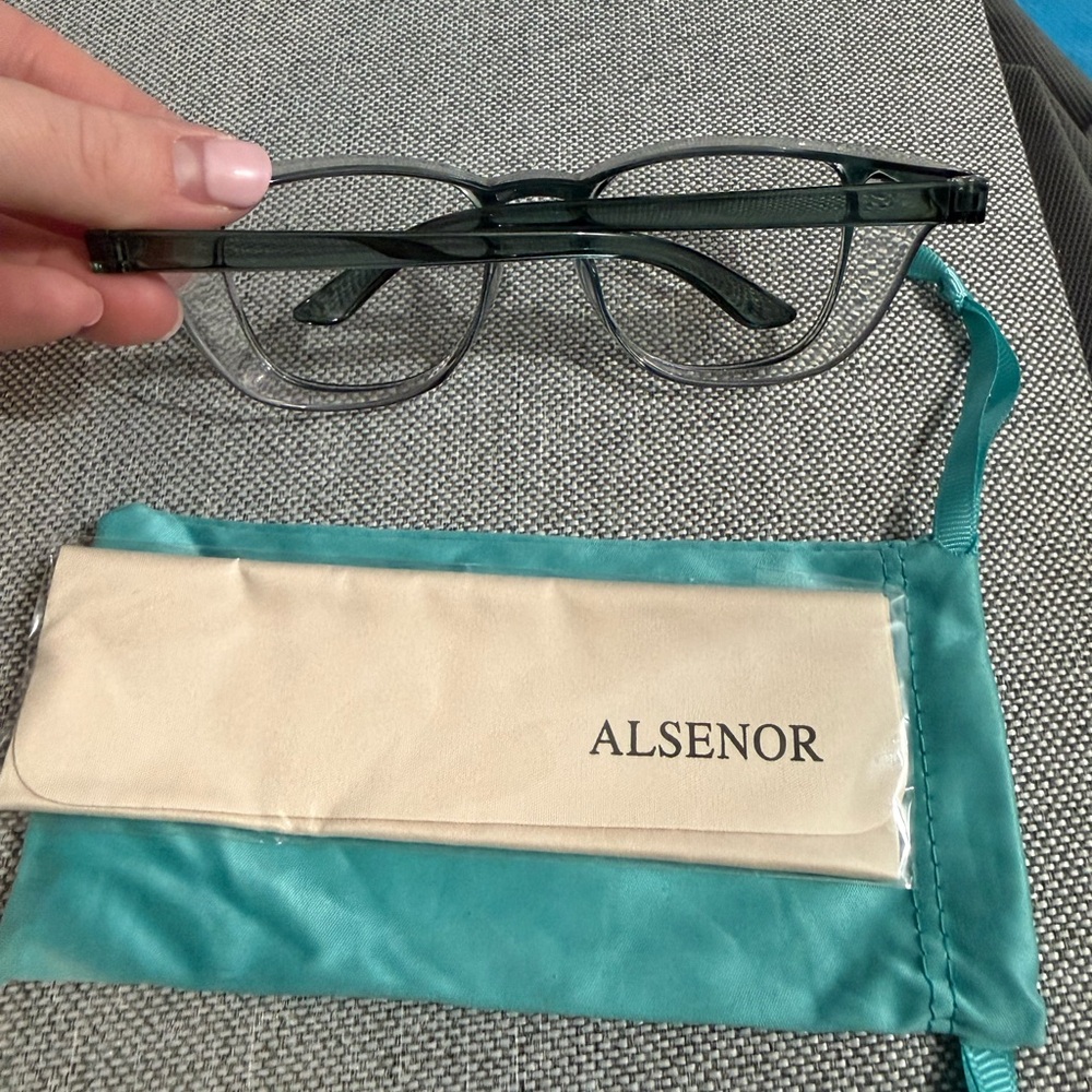 Safety glasses - Picture 3 of 4